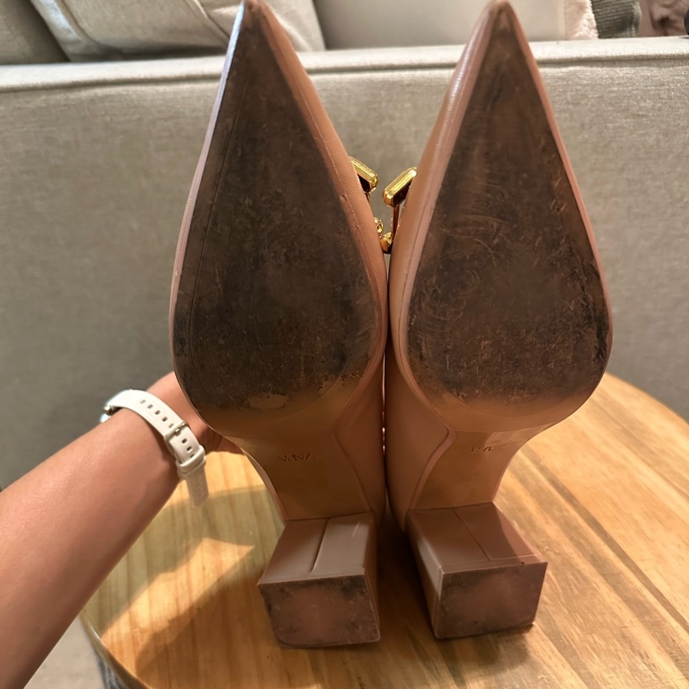 Zara Gold Horsebit Chunky Pointed Toe Heels Nude Size 39/US8 - Picture 9 of 10